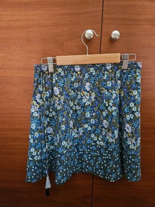 Falda corta floral cintura elástica