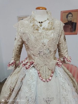 Vestido de fallera con complementos