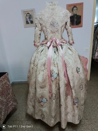 Vestido de fallera con complementos