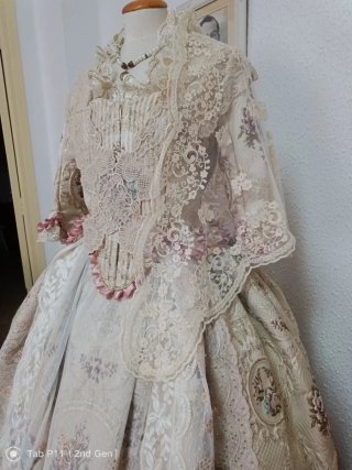 Vestido de fallera con complementos