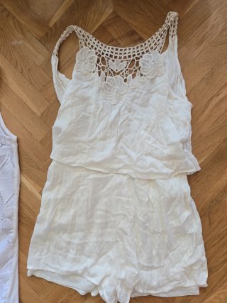 Vestido y mono blanco encaje