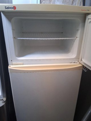 Frigorifero bianco a due porte