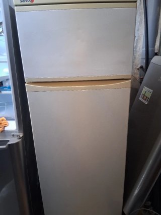 Frigorifero bianco a due porte