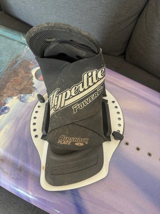 tabla de wakeboard de la marca Hyperlite.