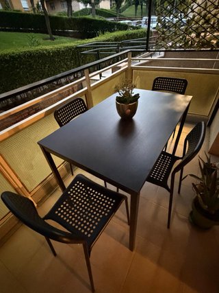 Mesa y 4 Sillas Comedor Exterior.