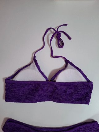 Conjunto bikini morado textura