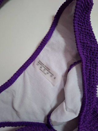 Conjunto bikini morado textura