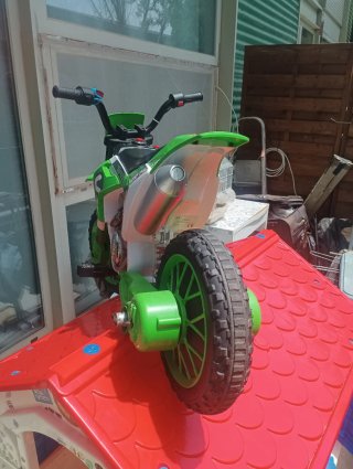 Moto Eléctrica Infantil Verde y Blanca