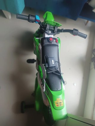 Moto Eléctrica Infantil Verde y Blanca