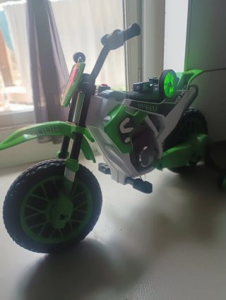 Moto Eléctrica Infantil Verde y Blanca