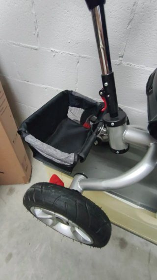 Triciclo para niños con manillar