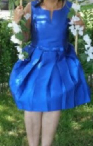 Vestido de fiesta azul brillante