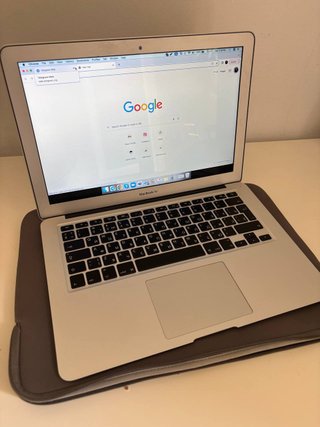 MacBook Air 13 2017 Plata con funda y cargador