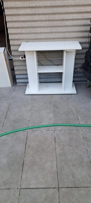 Mesa para pecera blanca