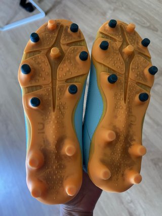 Botas de fútbol niño azul