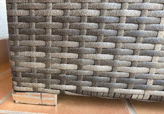 Mobili da esterno in rattan grigio