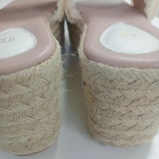 Sandalias cuña beige con flecos T.41
