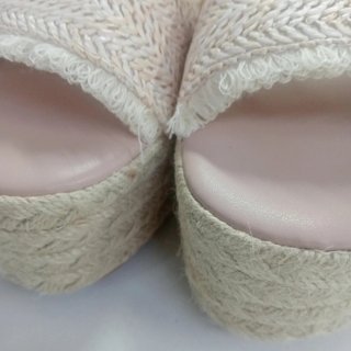 Sandalias cuña beige con flecos T.41
