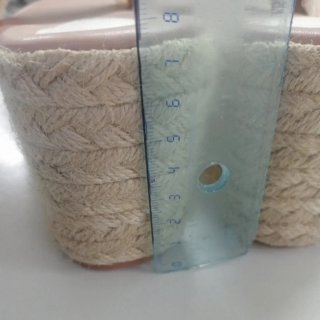 Sandalias cuña beige con flecos T.41