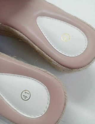 Sandalias cuña beige con flecos T.41