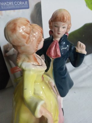 Pareja porcelana musical Sankyo