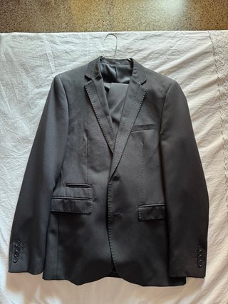Traje negro en perfecto estado