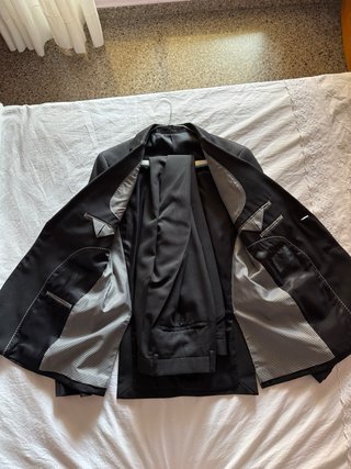 Traje negro en perfecto estado