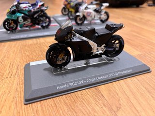 Maqueta Moto Honda RC213V Jorge Lorenzo 1:18