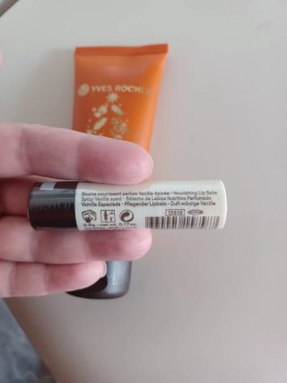 Crema de manos y bálsamo labial