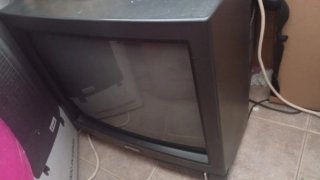 Televisión antigua con cable