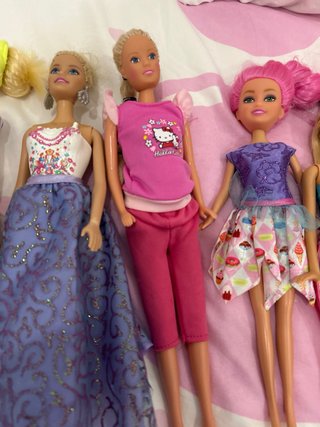 Lote de 7 Muñecas Barbie y Similares