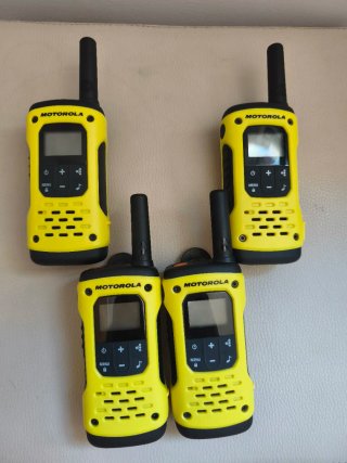 4 Walkie Talkies Motorola T92 H2O +3 JetFon BR1708