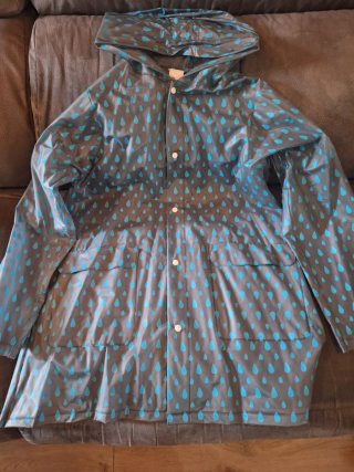 Chubasquero Talla S con estampado de gotas