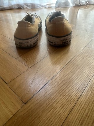 Converse básicas amarillas