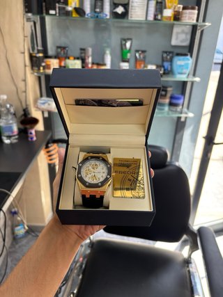 Reloj Fredric Lujo Dorado Diseño Premium