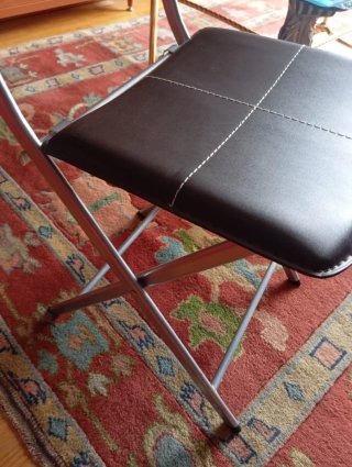 Silla polipiel marrón y metal