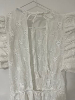 Mono blanco Zara con volantes