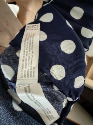 Vestido azul con lunares blancos
