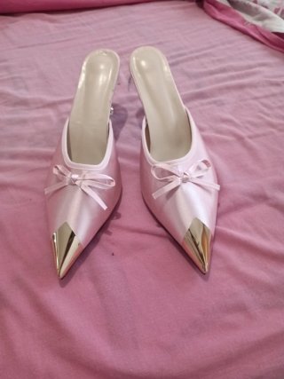 Zapatos de tacón rosa y dorado talla 43