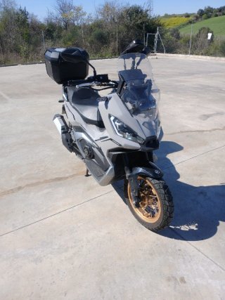 Kewway ADV 125cc Gris Maxi-Scooter