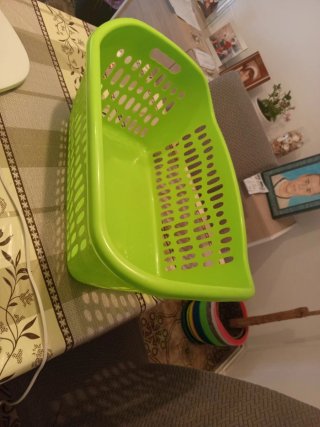 Cesta de plástico verde para ropa