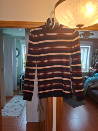 Jersey de rayas cuello alto manga larga