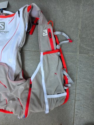 Mochila Salomon ADV Skin 12. Talla M/L. NUEVA.
