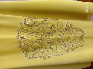 Top gasa amarillo con bordado calavera.