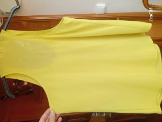 Top gasa amarillo con bordado calavera.