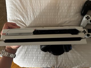 PS4 Pro 1TB Blanca + 3 Mandos + Cascos