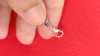 Collar de plata con colgante de flor