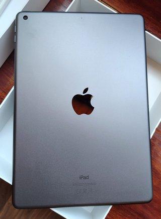 Apple iPad 8ª Gen Gris Espacial + Funda