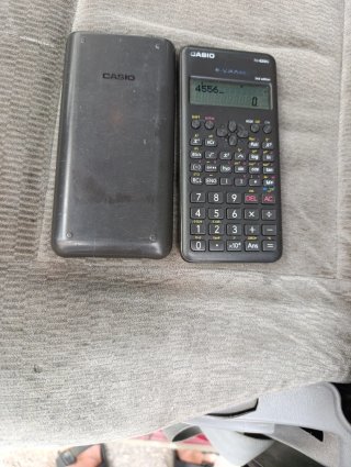 Calculadora Científica Casio fx-82MS