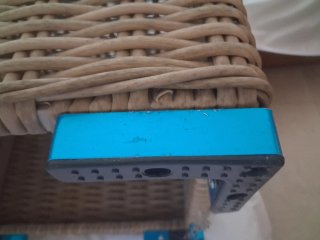 Tavolo ausiliario in vimini e plastica